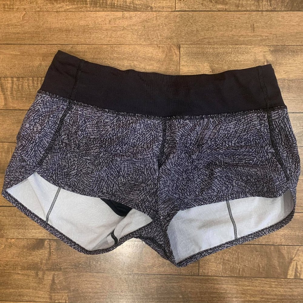 Lululemon black and white patterned speed up short